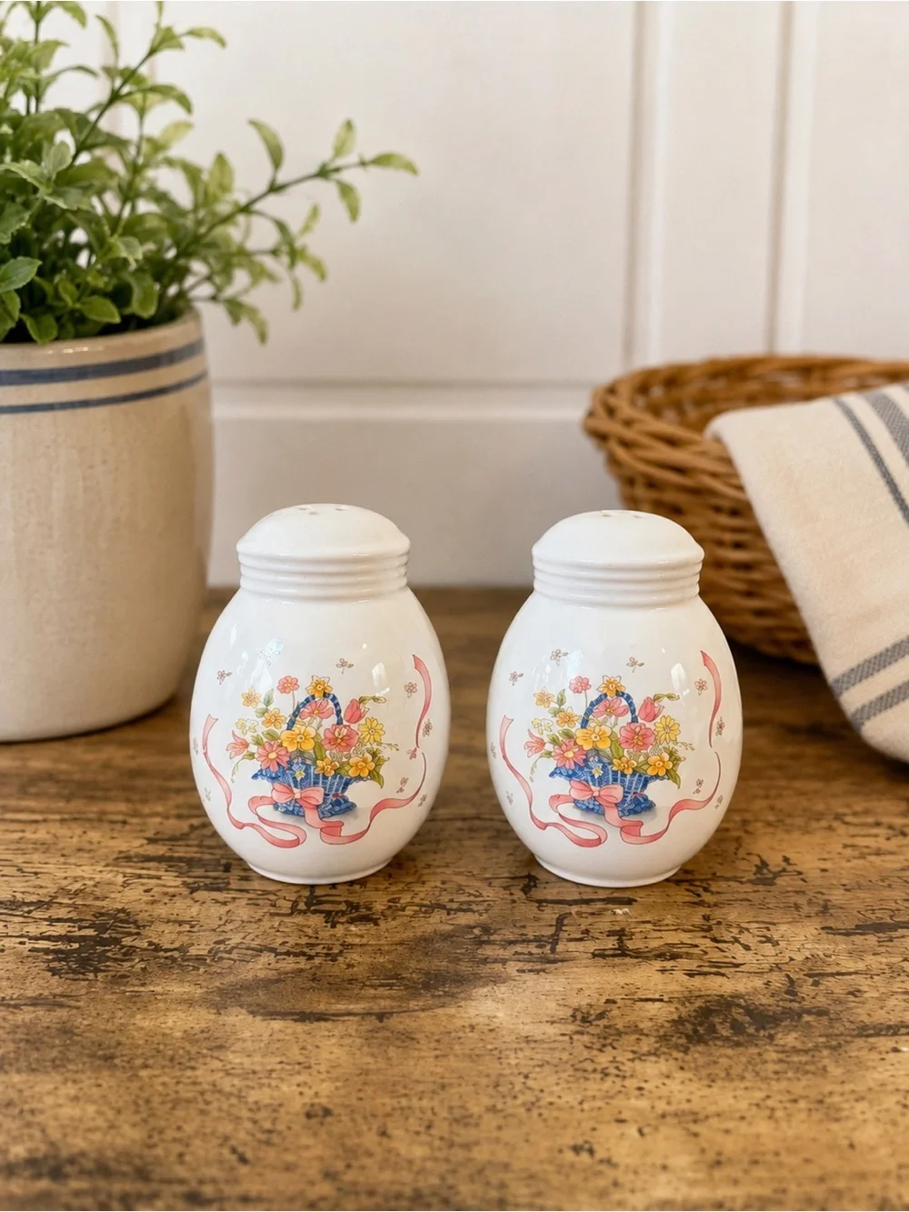 Floral Basket Ceramic Salt & Pepper Shakers |Set of 2